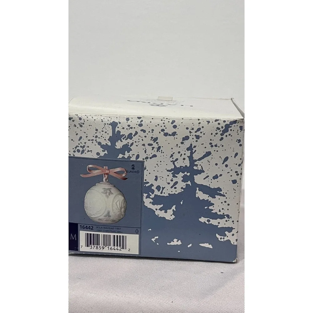 Lladro 16442 Porcelain Christmas Ornament Mary Baby Jesus Angels 1997 Spain